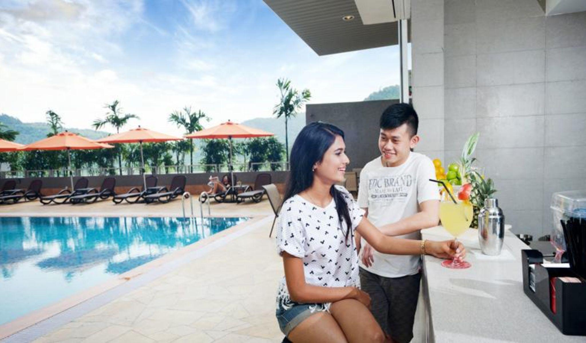 Lexis Suites Penang Bayan Lepas Exterior photo The swimming pool at the hotel