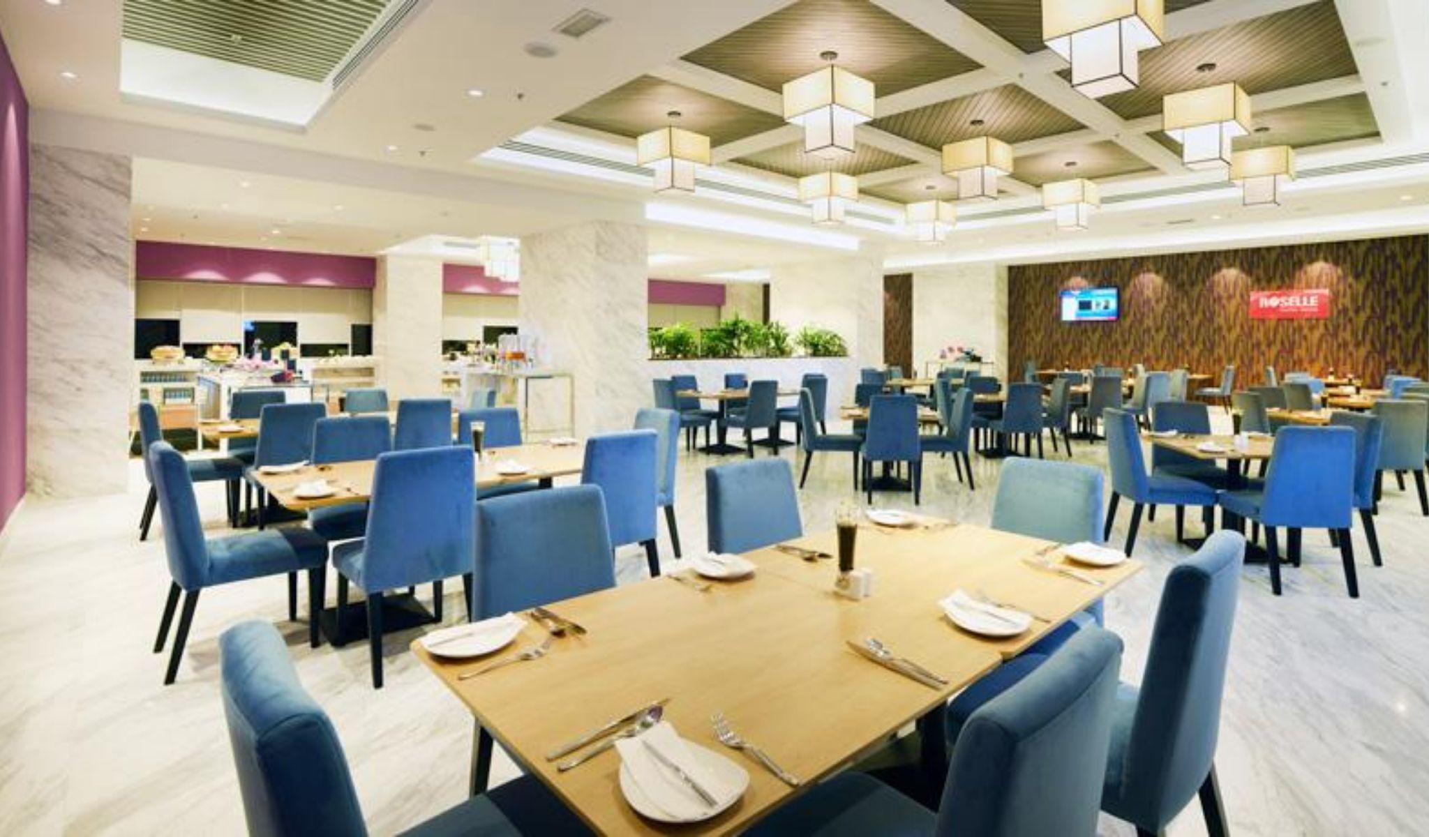 Lexis Suites Penang Bayan Lepas Exterior photo The restaurant
