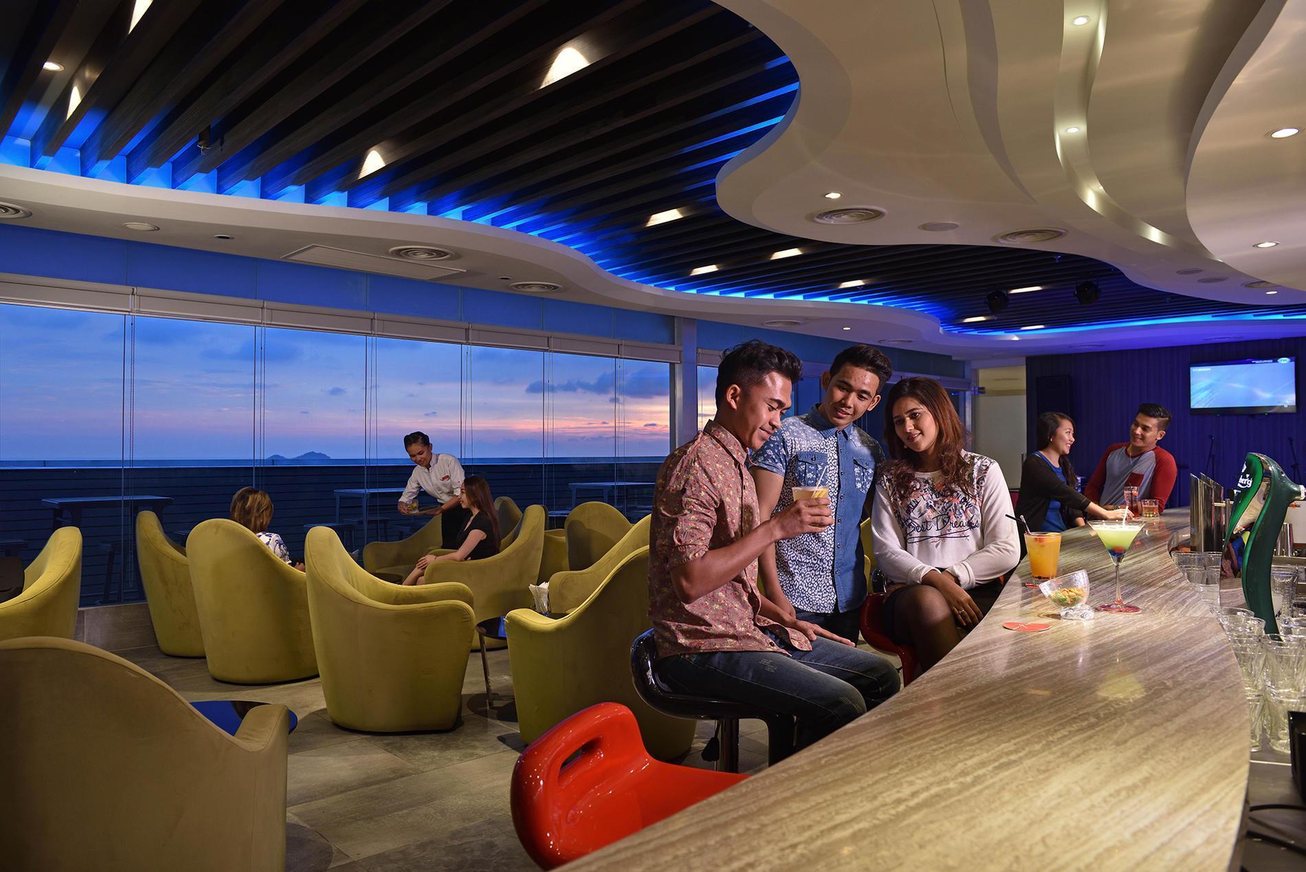 Lexis Suites Penang Bayan Lepas Exterior photo The Sky Bar