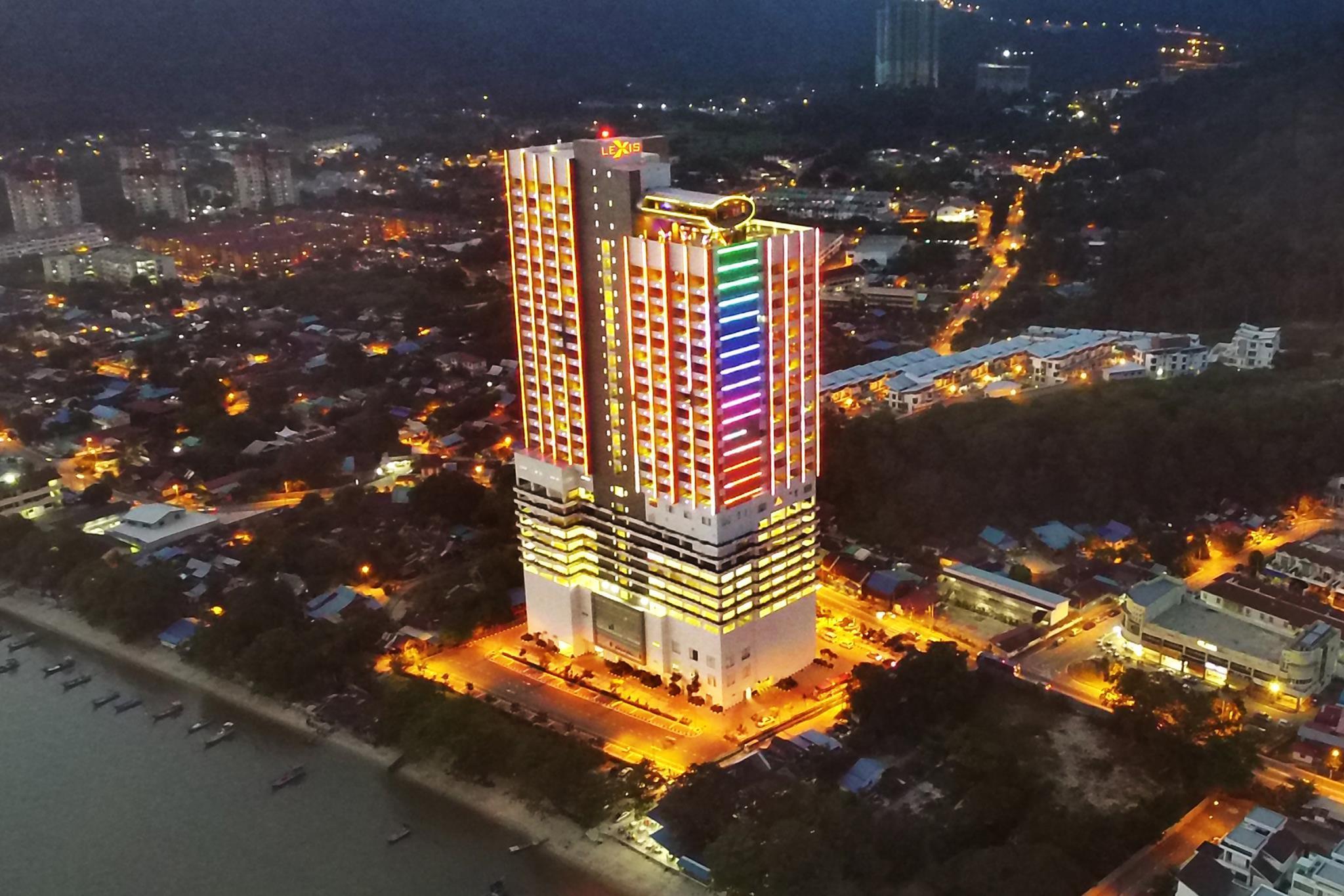 Lexis Suites Penang Bayan Lepas Exterior photo The hotel at night