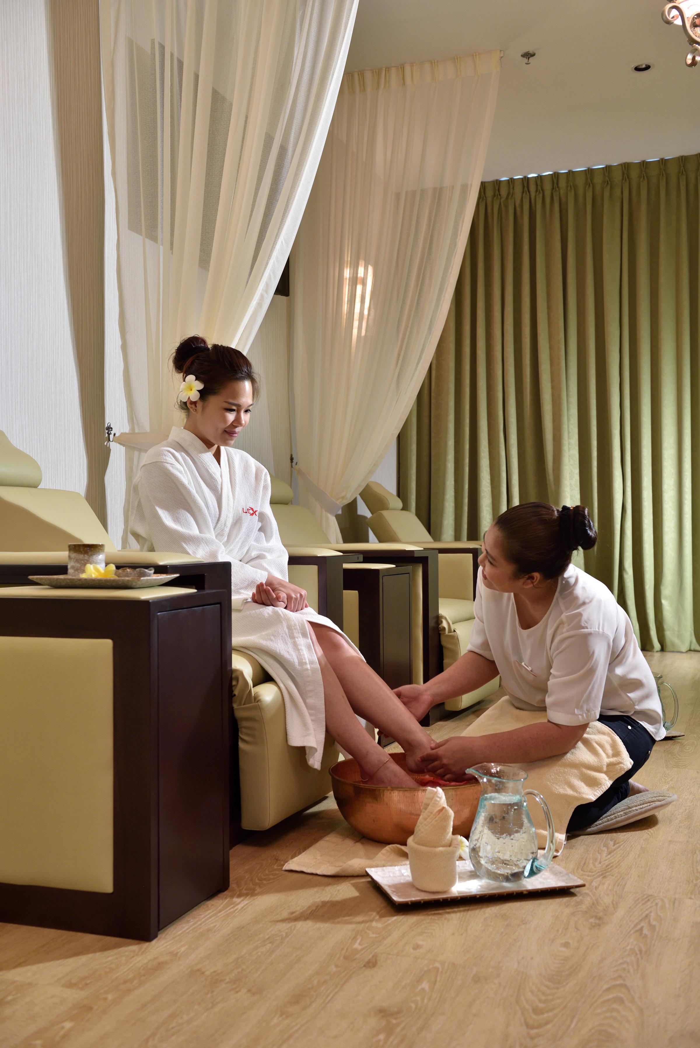 Lexis Suites Penang Bayan Lepas Exterior photo A foot massage