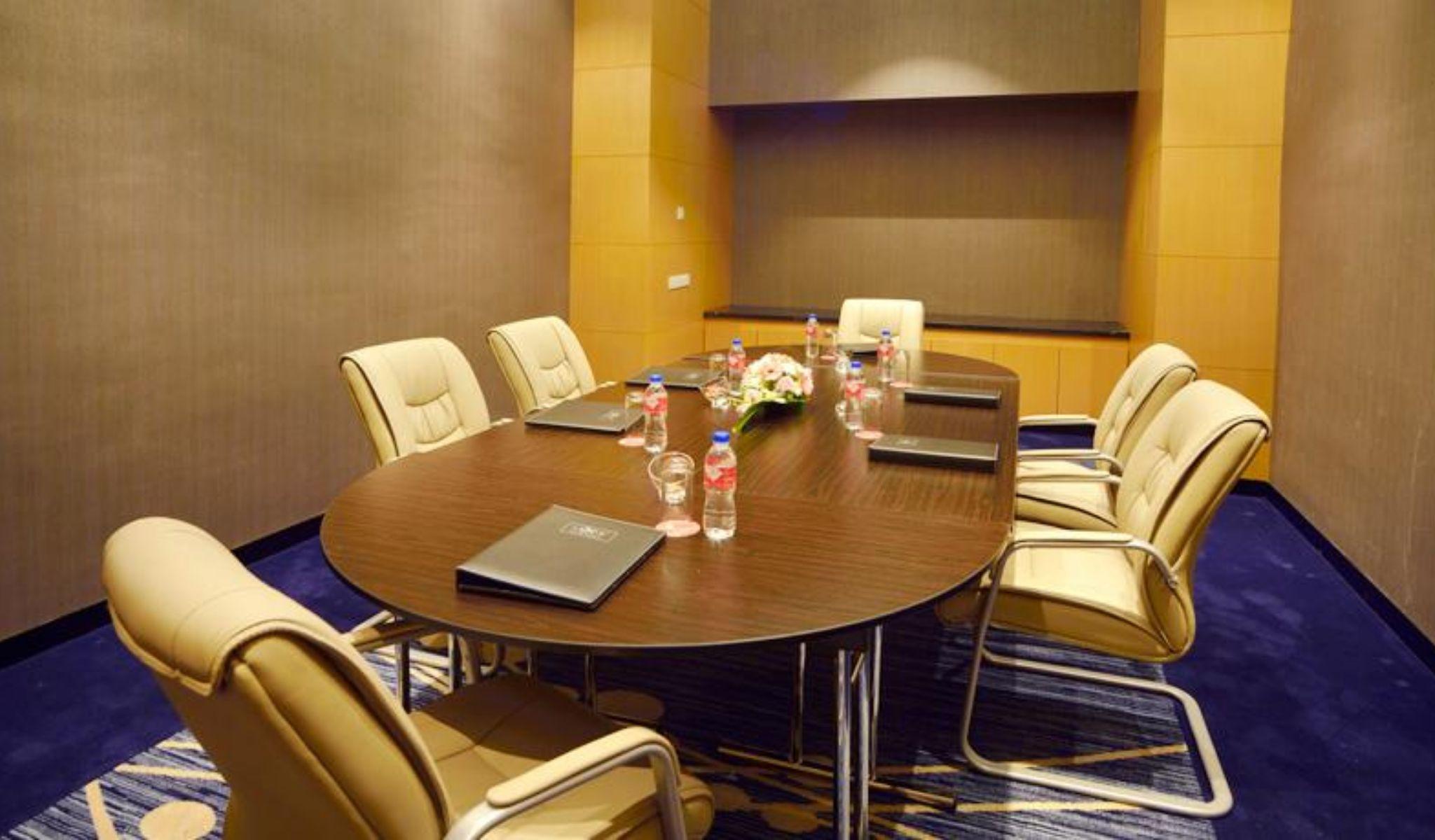 Lexis Suites Penang Bayan Lepas Exterior photo A meeting room