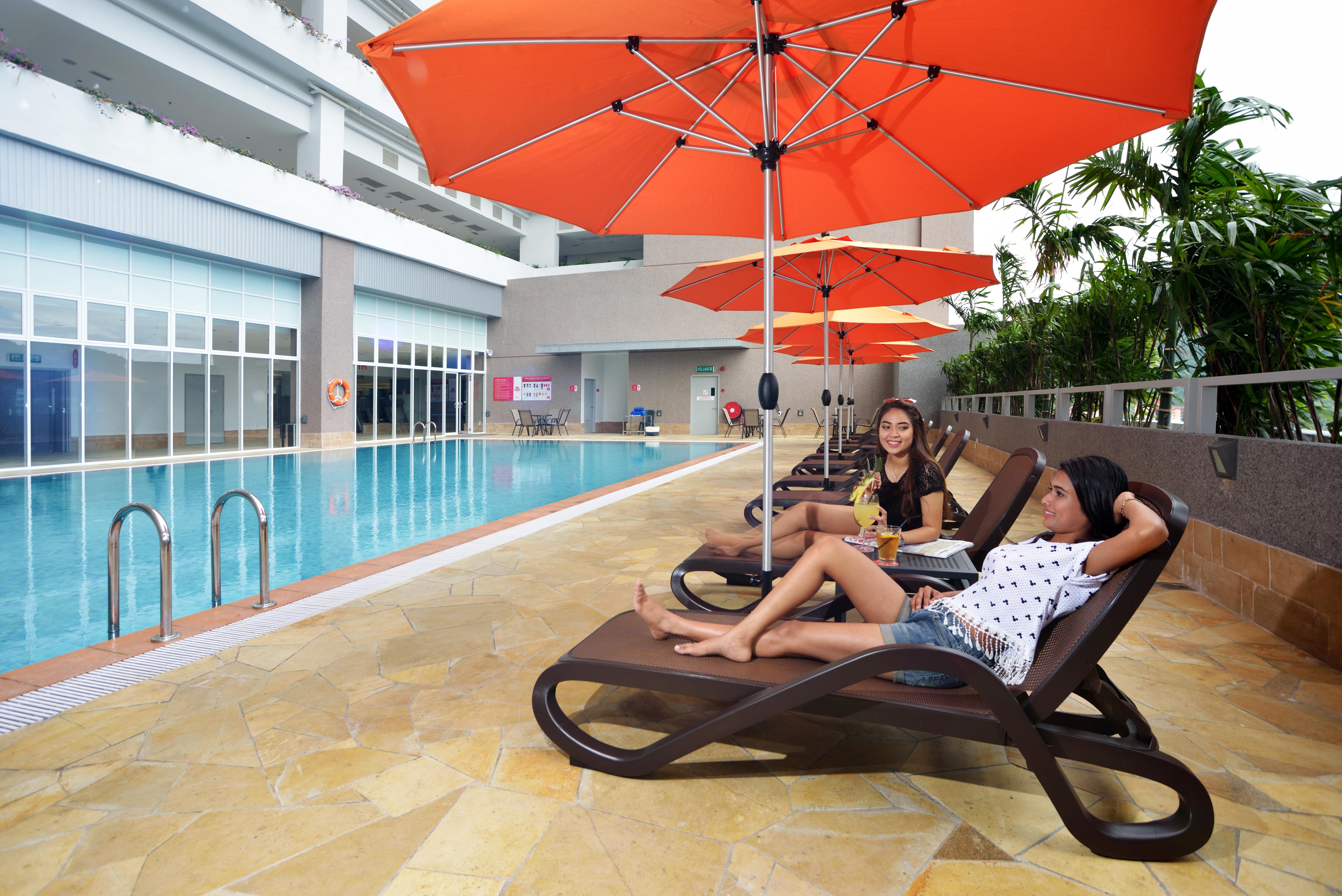 Lexis Suites Penang Bayan Lepas Exterior photo Pool at the hotel