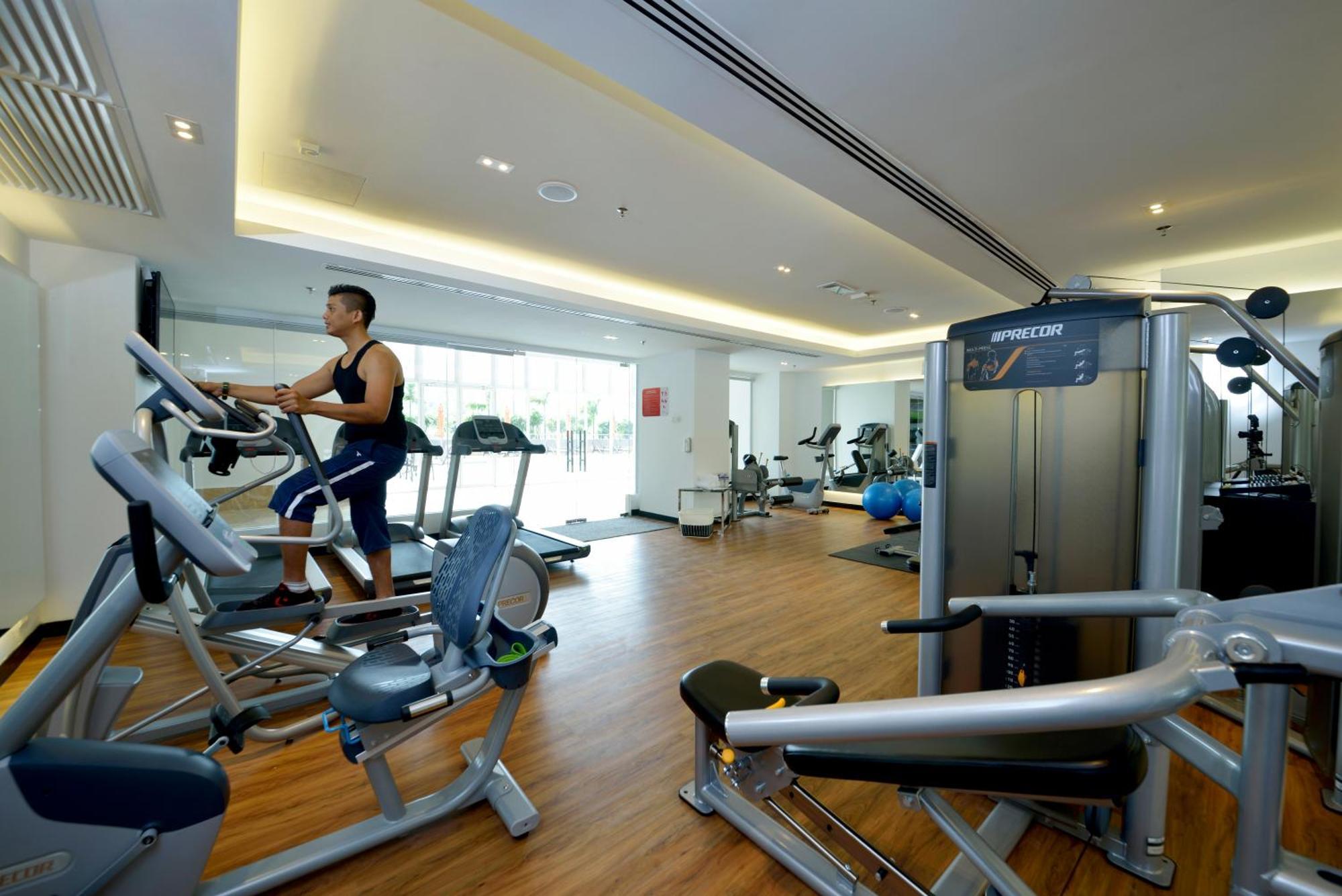 Lexis Suites Penang Bayan Lepas Exterior photo The gym at the hotel