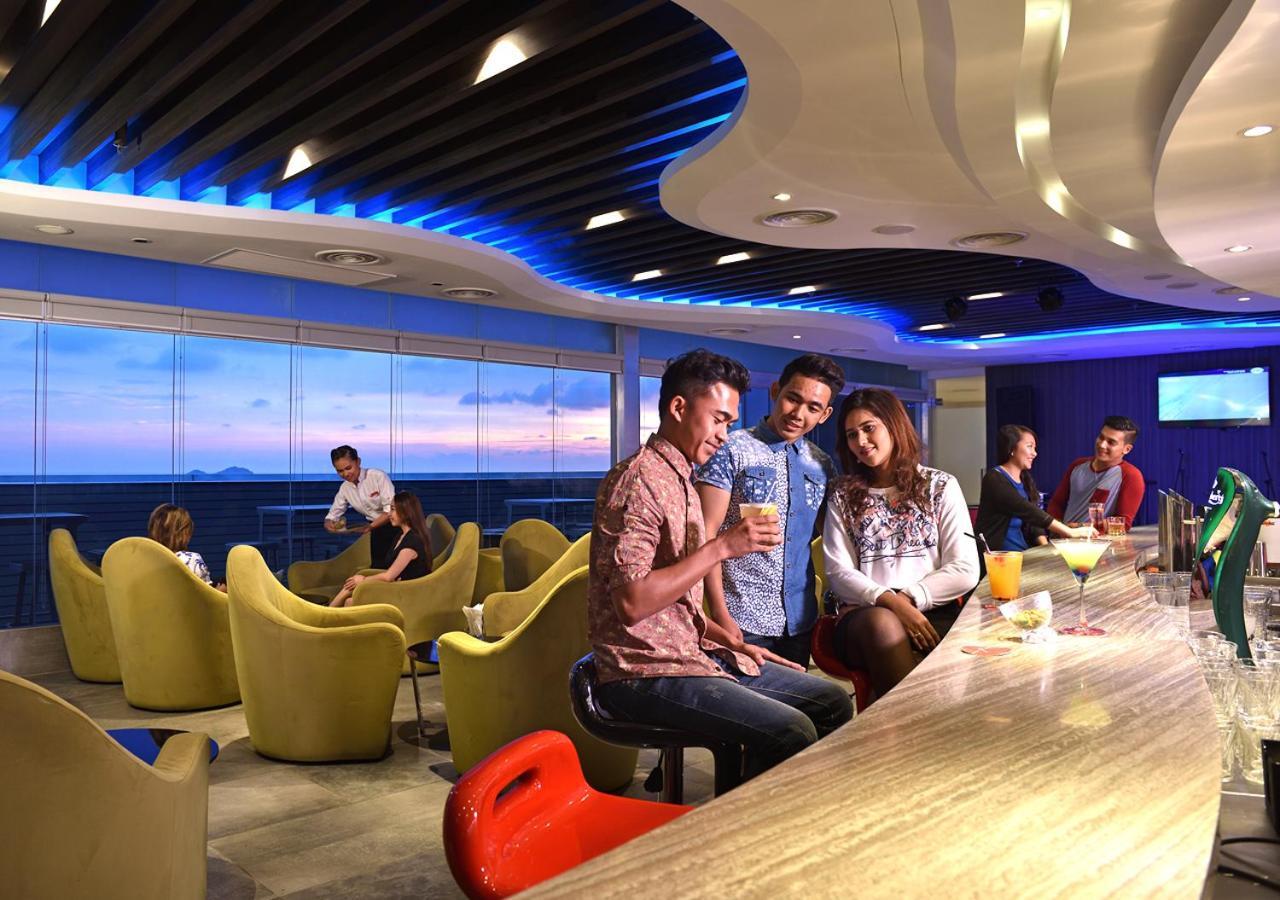 Lexis Suites Penang Bayan Lepas Exterior photo The lounge at KLIA