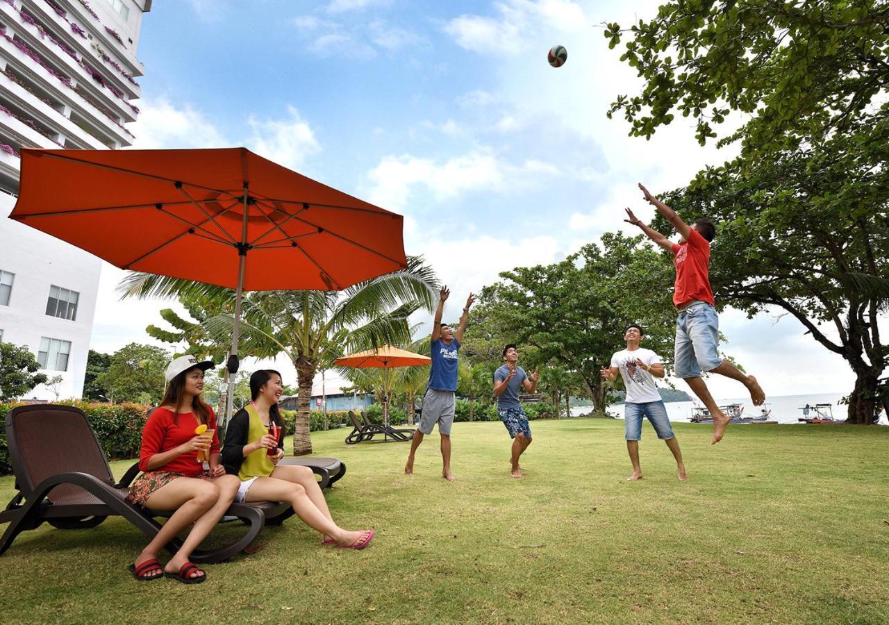 Lexis Suites Penang Bayan Lepas Exterior photo Students playing frisbee at the university campus